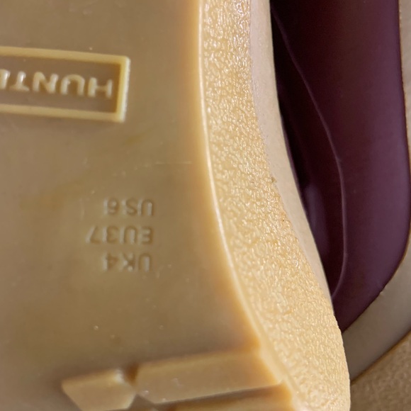 ⭐️Hunter Burgundy and Tan Heeled Boots⭐️ - Picture 4 of 15